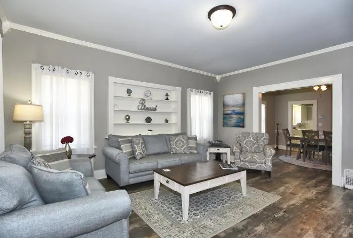 Holiday home Entire Home*cherry St*food*fun*drinks*shop* Tulsa
